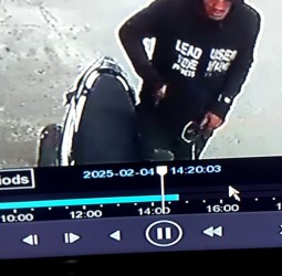 Pencurian Sepeda Motor di Kompleks Baleendah Permai-Kab. Bandung Terekam CCTV